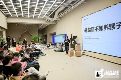 这款底打破折叠屏“娇贵、不耐用”的刻板印象 